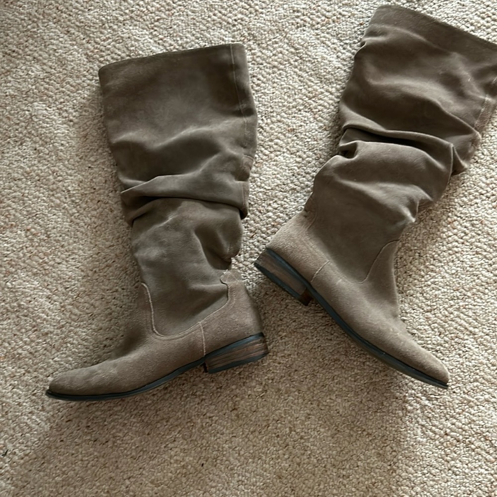 Woman size 7 knee high suede boots